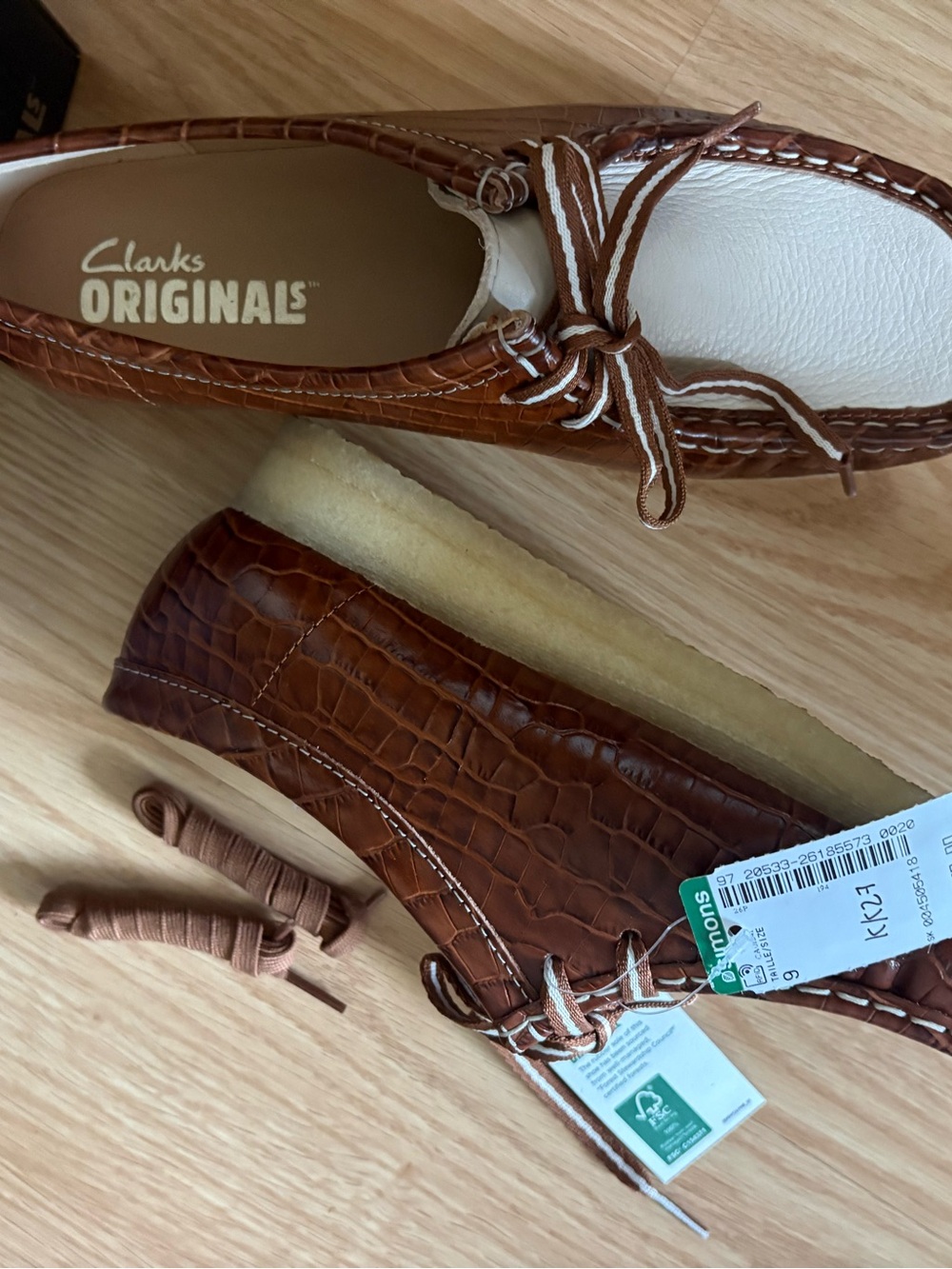 NWT- Clarks Two-Tone Tan & Cream Boat Shoes